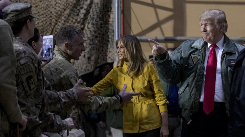 prezident Donald Trump s první dámou na návštěvě vojáků v Iráku